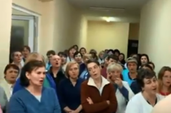 Сотрудники больницы на Львовщине, узнав, что к ним не привезут эвакуированных из Китая, спели гимн (видео)