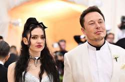 Пара впервые вышла в свет на Met Gala 2018, спустя несколько месяцев после расставания Маска с актрисой Эмбер Херд