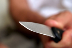 Чоловік після нападу з ножовими пораненнями ще пройшов декілька метрів, але помер у кареті швидкої допомоги