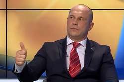 Народний депутат запостив листівку на честь дня червоної армії