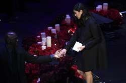 На церемонію прощання з Кобі Браянтом принесли понад 35 тисяч троянд
