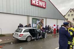 Невідомий в’їхав на легковому автомобілі в учасників карнавальної ходи в місті Фолькмарзен