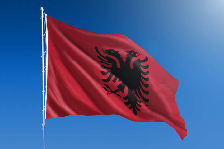 В Албании президент подал в суд на министра юстиции