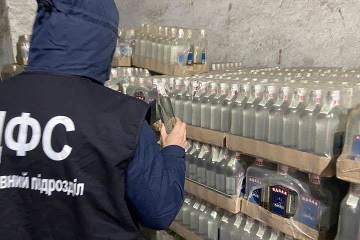 В Запорожье обнаружен склад фальсифицированнго алкоголя на 1 млн грн