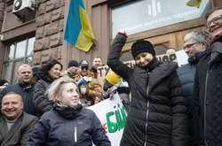 Депутатка Федина прийшла на допит у ДБР