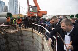 Кличко говорить, що колектор після завершення робіт колектор обслуговуватиме будинки, де мешкає близько 100 тисяч людей