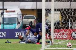 Автогол тижня: воротар забив собі при спробі обіграти нападника суперників (відео)