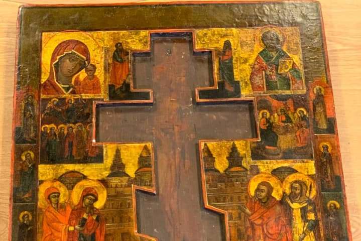 Київські митники знайшли унікальну ікону, заховану у ноутбуці