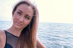 Анна Ризатдинова показала, как принимает грязевые ванны на Мертвом море