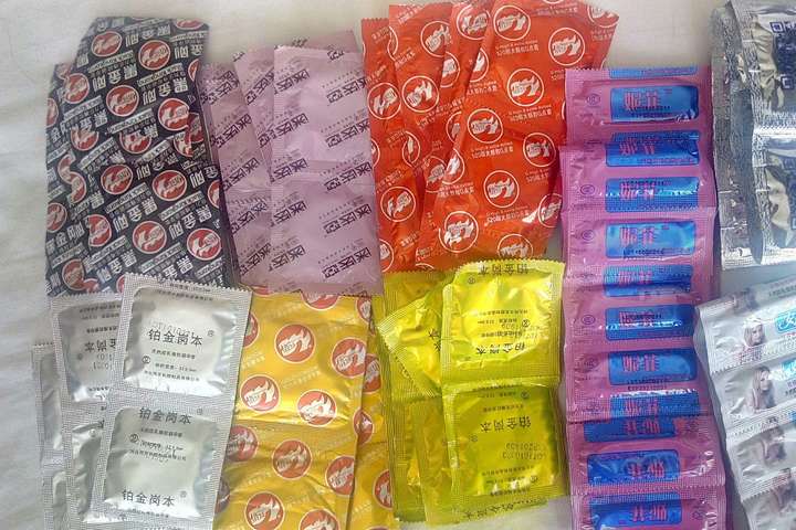 Коронавірус змусив китайців закупитися презервативами