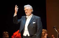  В августе 2019 года девять женщин рассказали, что оперный певец домогался их в разное время с конца 1980-х годов 
  