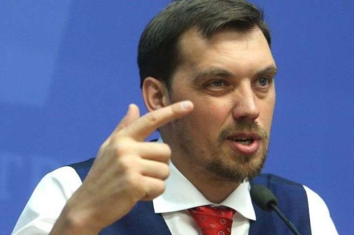 Прем’єр-міністр Олексій Гончарук поки не збирається писати заяву про відставку — Гончарук прокоментував чутки про призначення на його місце Тігіпка