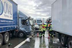 Негода у Німеччині: біля Нюрнберга зіткнулися 17 автівок