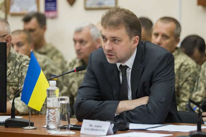 Міністр оборони: Мінські угоди підходять Україні з точки зору безпеки