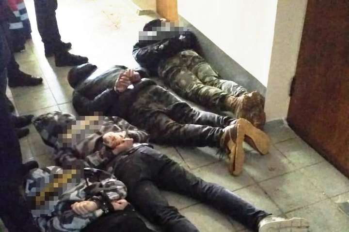 У Жмеринці ватага молодиків штурмувала міську раду, затримано 11 осіб
