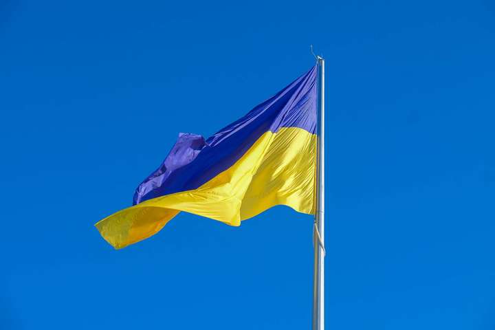 Гигантский флаг Украины в Киеве: кто оплатит установку