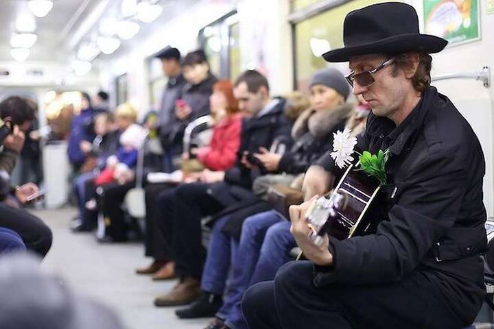 У київському метро музичні інструменти в чохлах можна перевозити безкоштовно, – Київрада