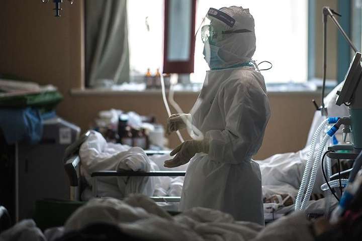 В Україні людей хворих на коронавірус будуть лікувати за рахунок держави