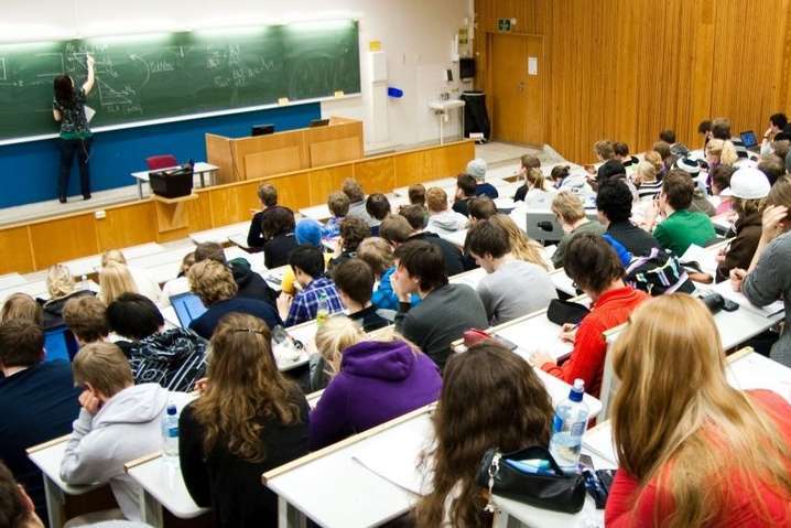 Студенти не отримають стипендію у лютому: у Міносвіти назвали причину