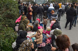 Турция открыла границу: сотни сирийских беженцев пешком направились в ЕС