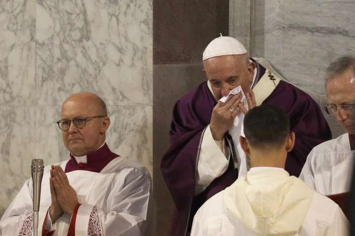 Папа Римський третій день поспіль скасовує заходи через хворобу