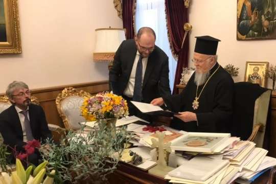 Патріарх Варфоломій передав благословення українцям