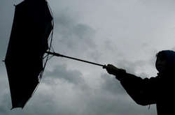 Рятувальники попередили про сильний вітер в Україні