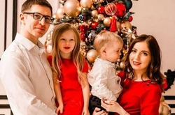  Блогерша Диденко Екатерина с мужем и детьми 
  