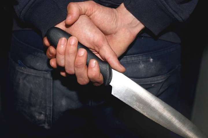 На Сумщині поліцейський вистрелив у чоловіка, який погрожував ножем