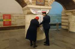 В киевском метро появились инструкции, как не заразиться коронавирусом