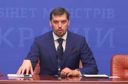 Олексій Гончарук зазначив, що на брифінгу головною темою буде захист українців від коронавірусу