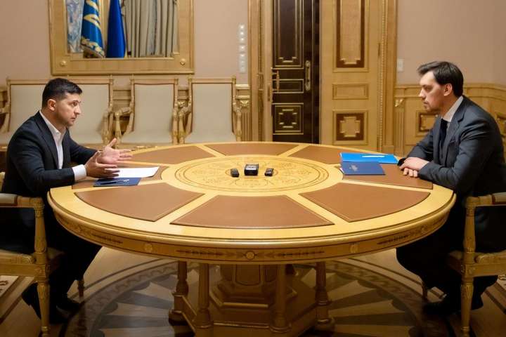 Нардеп: Зеленський зустрівся з Гончаруком і прем'єр написав заяву про відставку