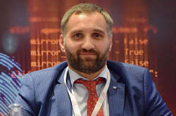 Людей з авто, що впало в Русанівський канал, врятував прокурор Київщини (відео)