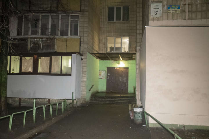 У квартирі на Березняках виявили труп чоловіка, що почав розкладатися (фото)