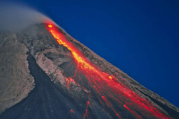 На острові Ява почалося виверження вулкана Мерапі 
