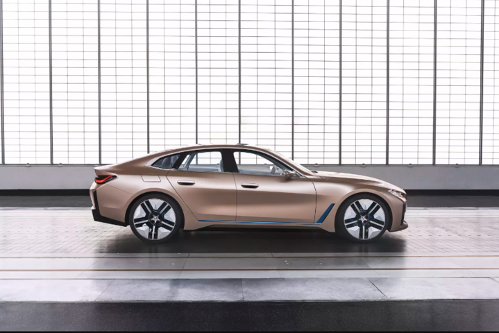 BMW показала новый электроседан