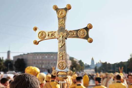 Дві третини українців позитивно ставлять до єдиної Православної церкви України – опитування