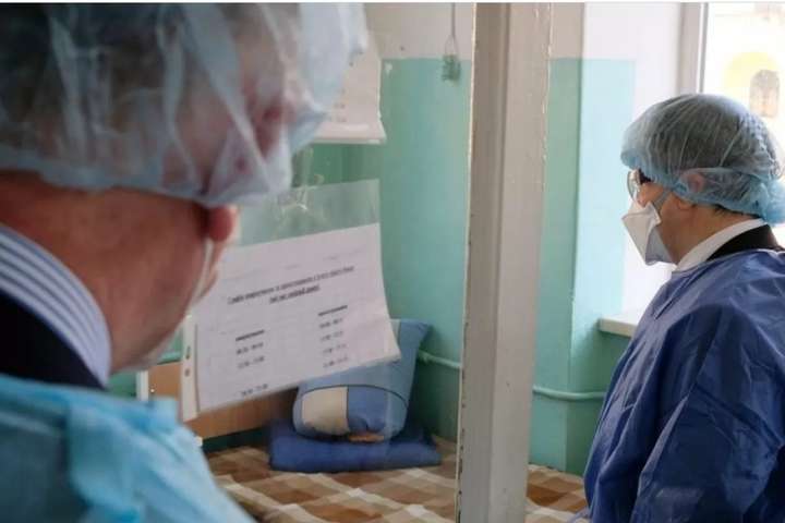 Із зараженим коронавірусом мешканцем Чернівців контактували до 10 людей