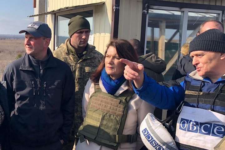 Глава МЗС Швеції відвідала Станицю Луганську