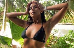 Настя Каменских в топе восхитила поклонников сексуальными танцами (видео)