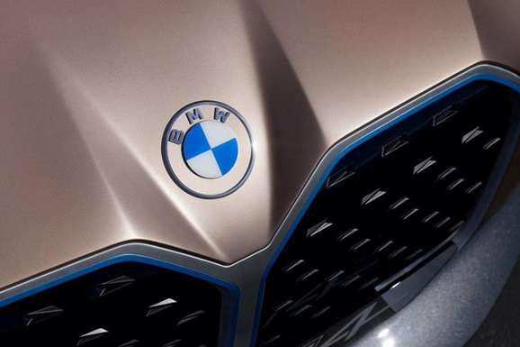 Компанія BMW оновила логотип