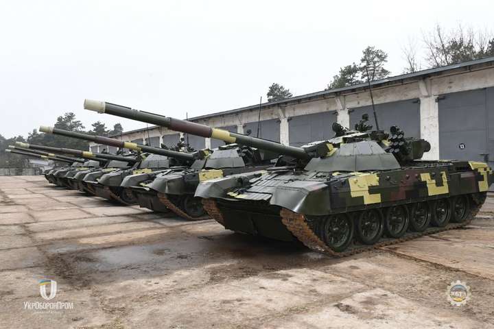 Київський бронетанковий завод передав Збройним Силам шість модернізованих танків Т-72