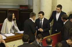 Зеленський у Раді спустився до зали і пішов розбиратися з Гончаренком