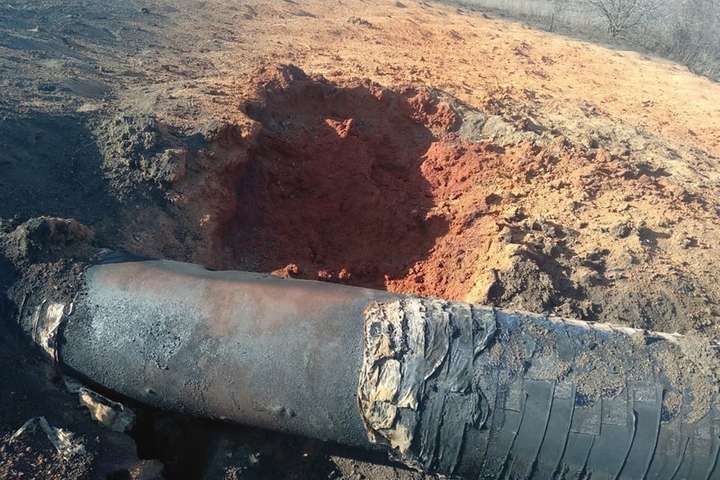 Внаслідок артобстрілу бойовиків пошкоджено газопровід на Донеччині (фото)