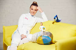  Ольга Харлан со своей копией 
 Фото предоставлено организаторами 
  