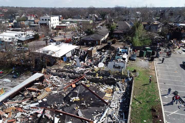 Зруйновані будинки та десятки загиблих. Як виглядають наслідки торнадо у США