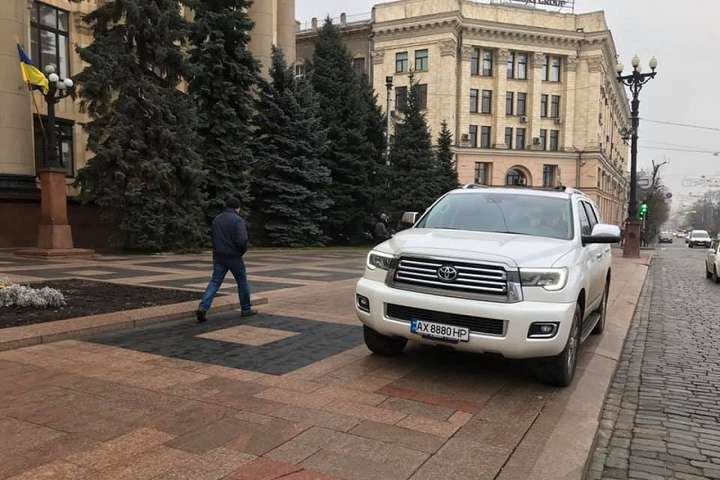 Блогери розповіли про візит кримінального авторитета до голови Харківської ОДА Кучера
