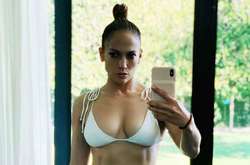  50-летняя Дженнифер Лопес наслаждается отдыхом в Майами 
  