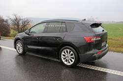 Повнопривідна версія з двома електродвигунами зможе похвалитися потужністю 306 к.с.