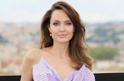 Анджелина Джоли посетила цирковое шоу (фото)